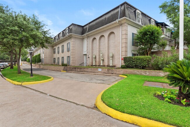 Building Photo - 2601 Bellefontaine