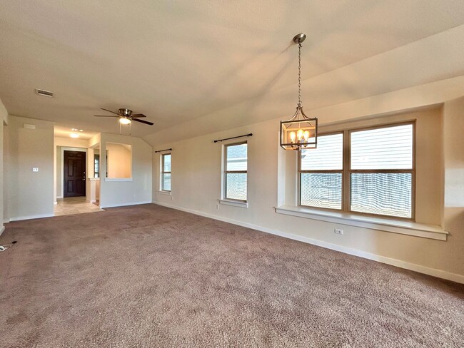 Building Photo - 5809 Urbano Bnd