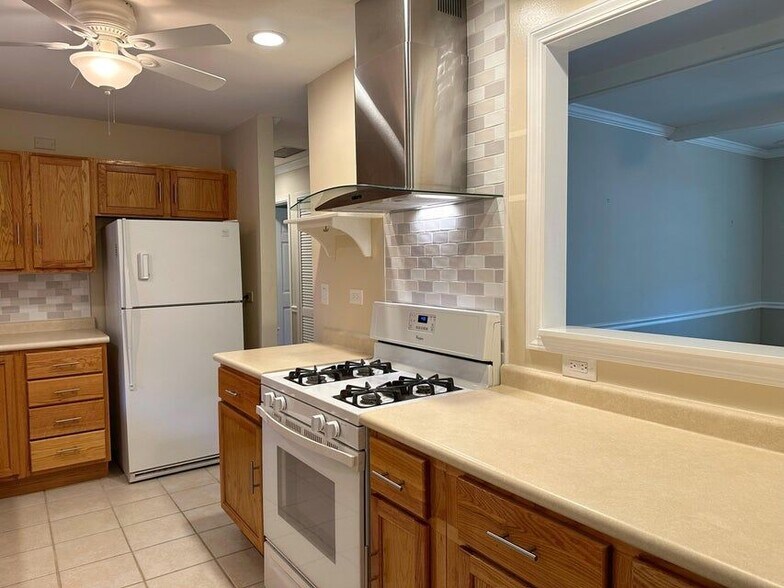 Building Photo - 856 Brickley Dr