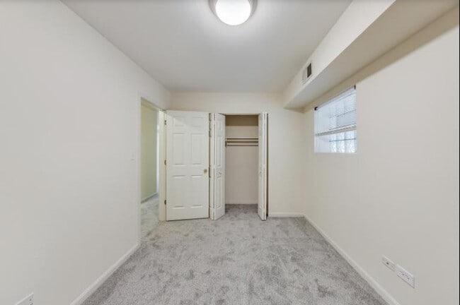 Building Photo - 2817 N Damen Ave
