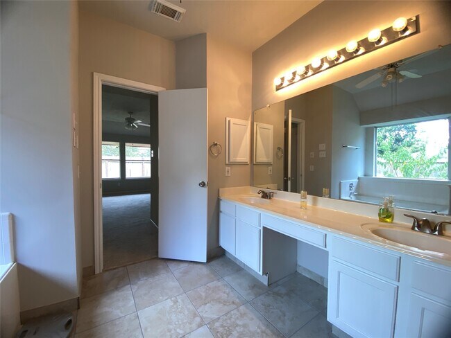 Building Photo - 15922 Williwaw Dr