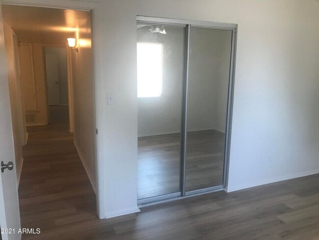 Building Photo - 4 Bed 2 Bath
