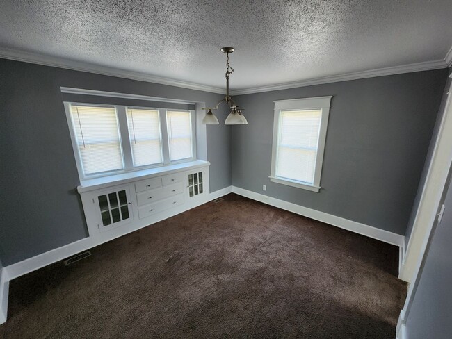 Building Photo - 3 Bedroom House