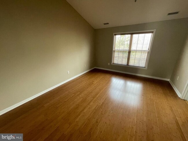Building Photo - 5743 Goldfinch Ct