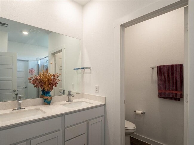 Building Photo - 14020 Neskar Dr