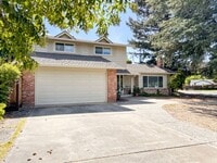 Building Photo - 3327 Perada Dr