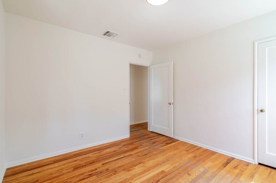 Building Photo - 4950 Newcastle Ave