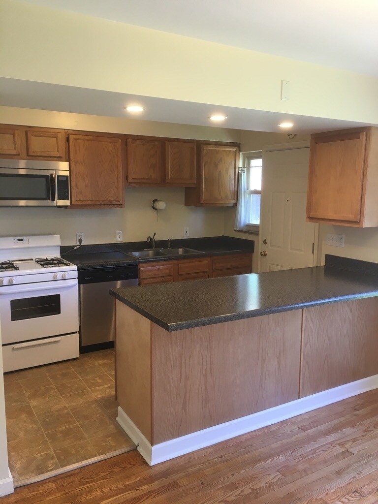 Building Photo - 1869 N Star Rd