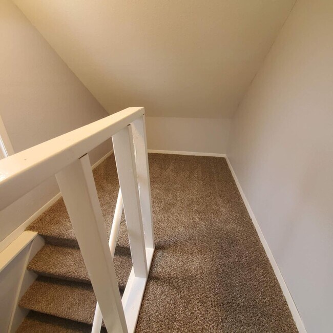 Building Photo - Charming 4-Bedroom Home Near Downtown & Kellogg