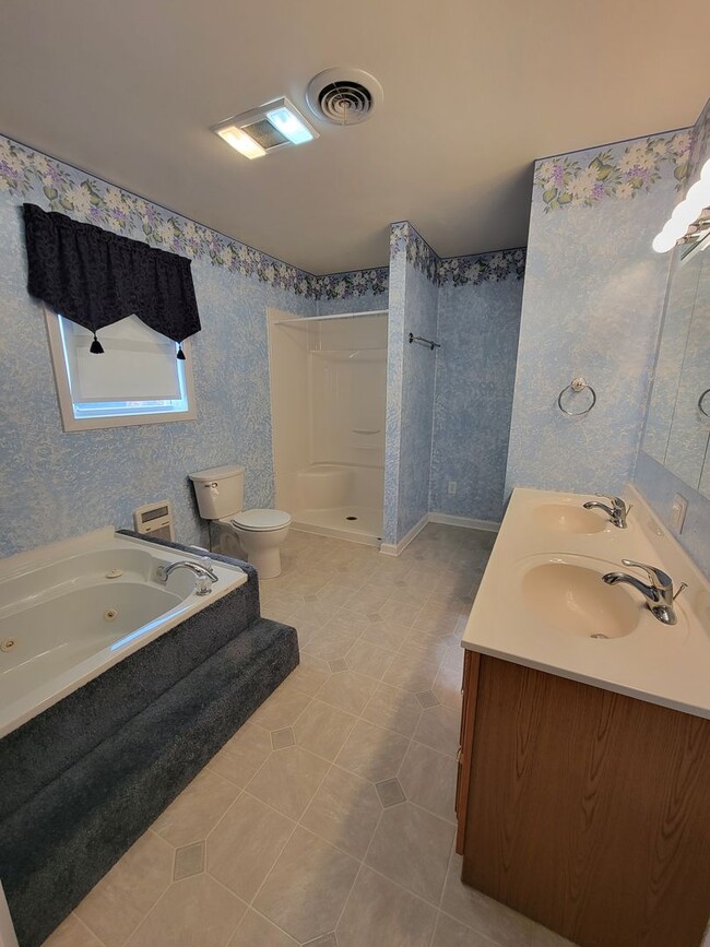 Building Photo - 7170 Ruritan Dr