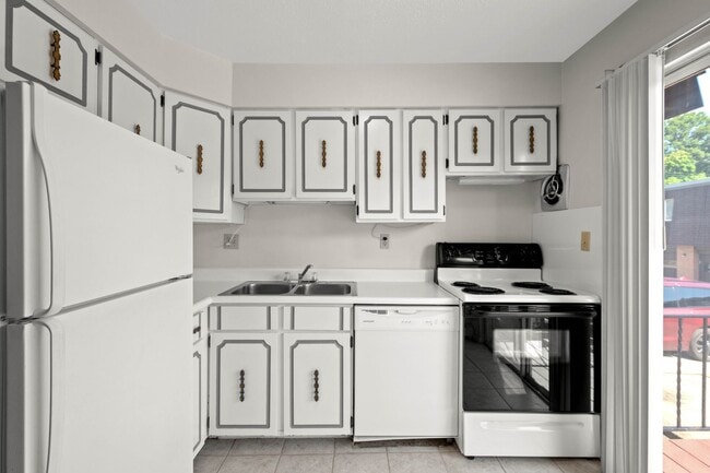 Building Photo - Rent-ready this July: 2 Bedroom and 1 Bath...
