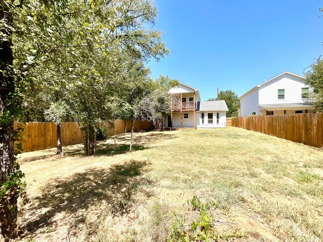 Building Photo - 1202 Mystic Dr