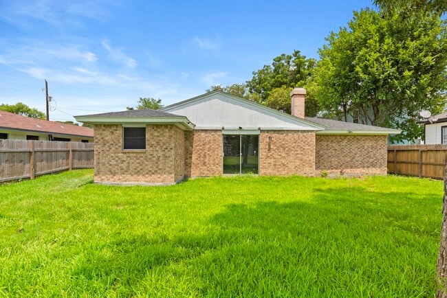 Building Photo - 3808 Corto St