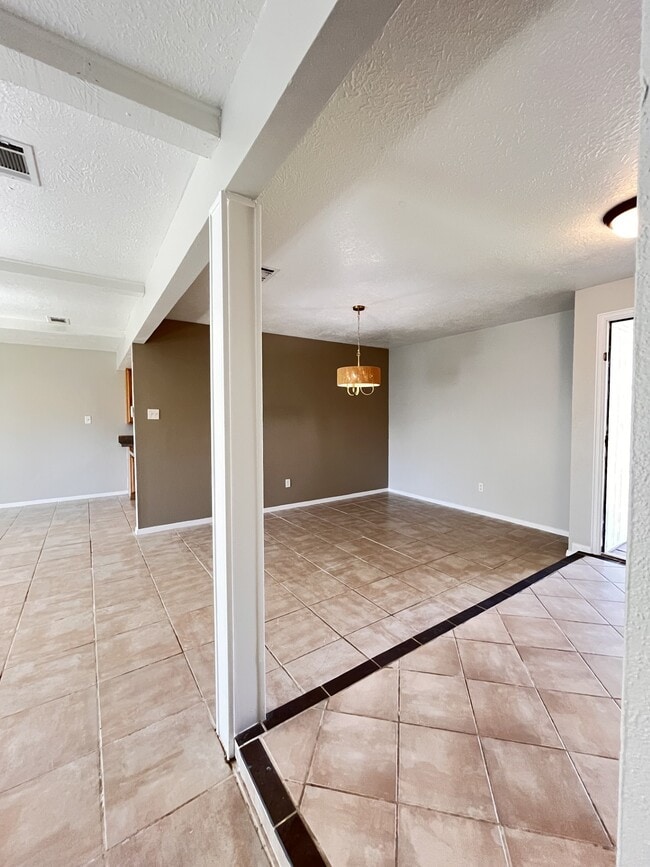 Building Photo - 16450 Hibiscus Ln