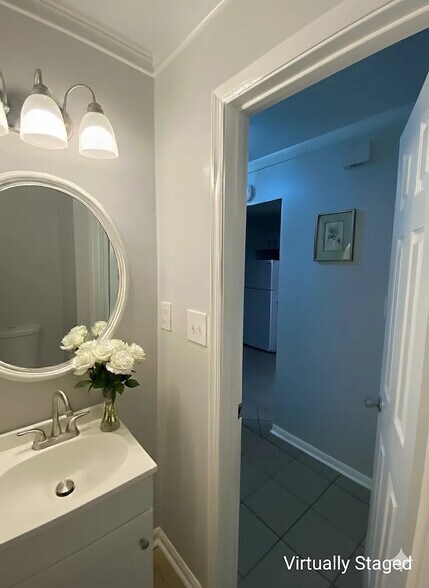 Building Photo - Room in Townhome on Baker Ct