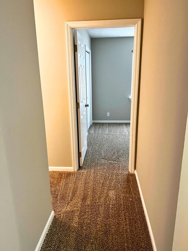 Building Photo - 4/2 with fenced in yard!