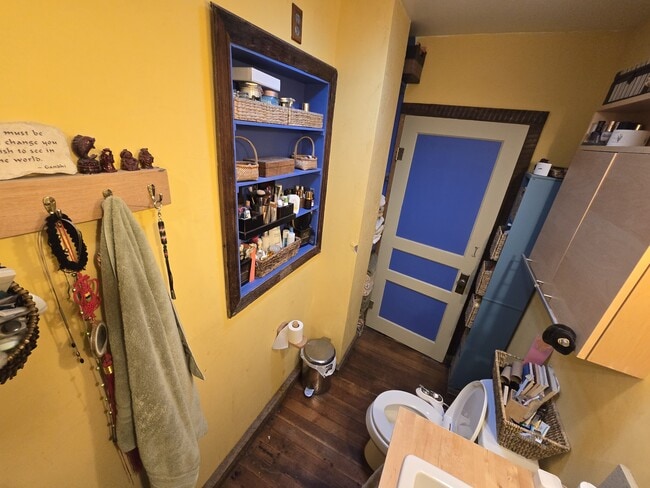 Building Photo - 417 E Tamarack St