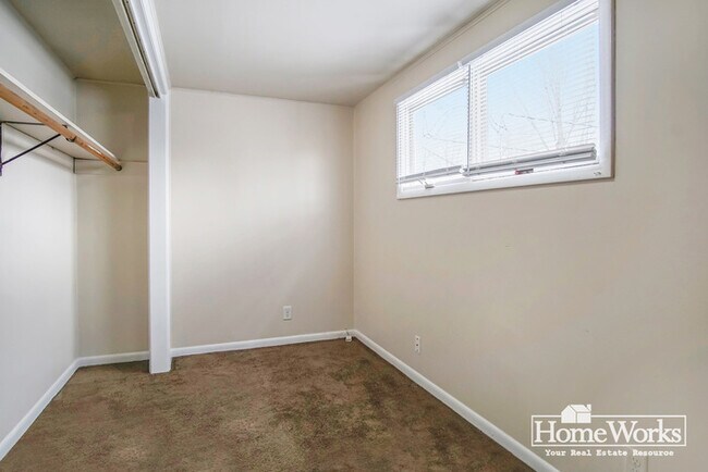Building Photo - Adorable 2 Bed, 1.5 Bath with Covered Porch and Mudroom