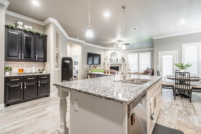 Building Photo - 11 Los Campos Dr