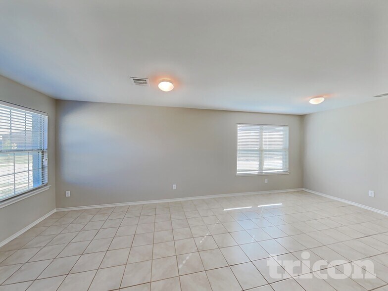 Building Photo - 2511 Glen Hollow Dr