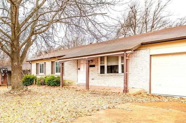 Building Photo - Charming 3-Bedroom Ranch Home in Hazelwood School District