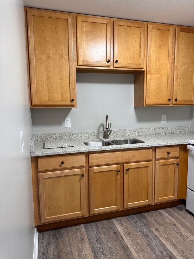 Building Photo - Santana - Princeton