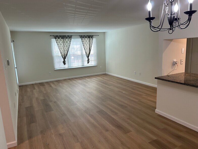 Family room - 3201A Ramsbury Ct