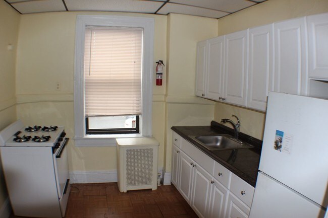 Building Photo - 305 Milburn Ave Apt 9 - 1 Bdrm Lyndhurst