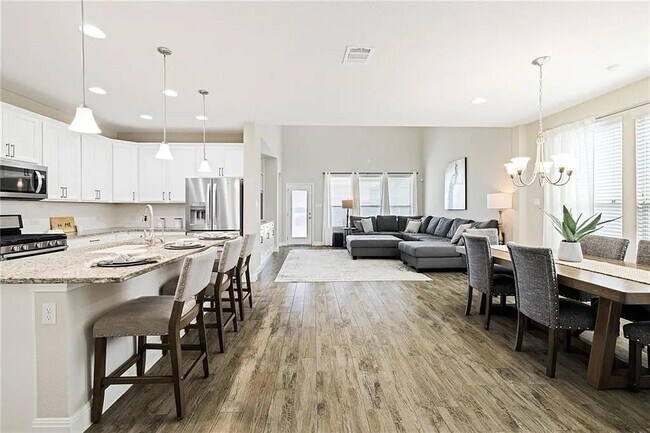 Building Photo - 165 Carlina Lp