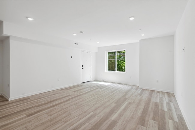 Building Photo - 890-892 N 42nd St