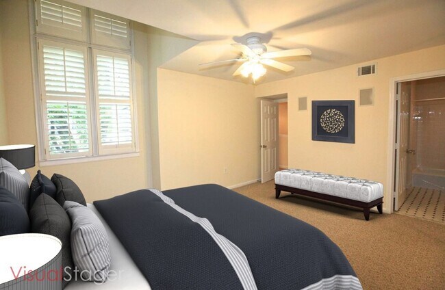 Building Photo - COMING SOON:2 bedroom townhome in Uptown Charlotte!