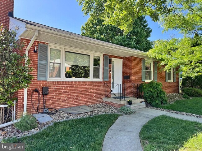Building Photo - 10710 Jamaica Dr