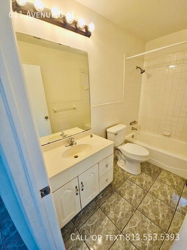 Building Photo - 611 Ave G SE