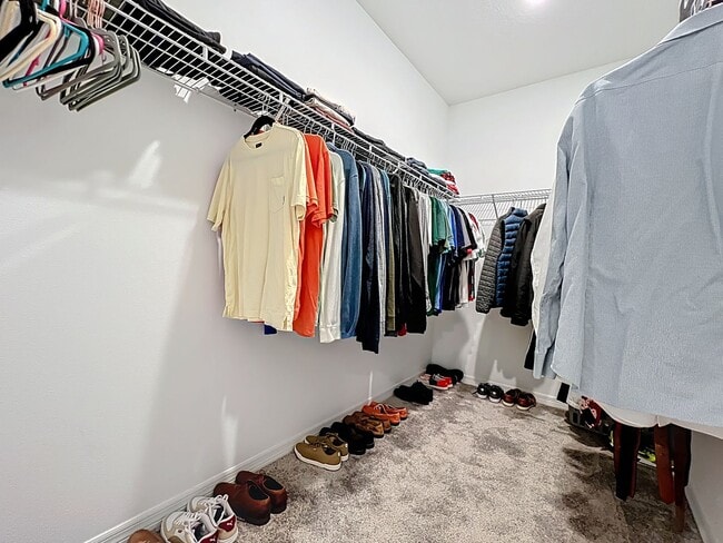 Building Photo - Like-New, Move-In Ready Gem in Kelly Park Area of Apopka