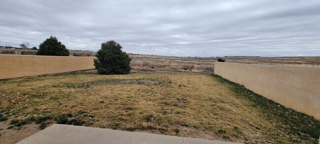 Building Photo - 3 bedroom/2.5 bath home