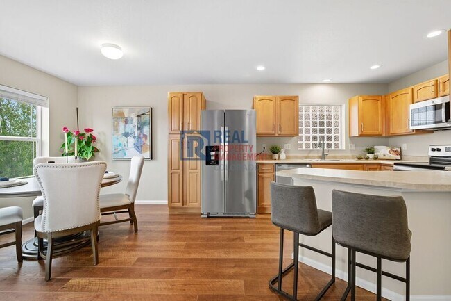 Building Photo - 2175 Coach House Loop