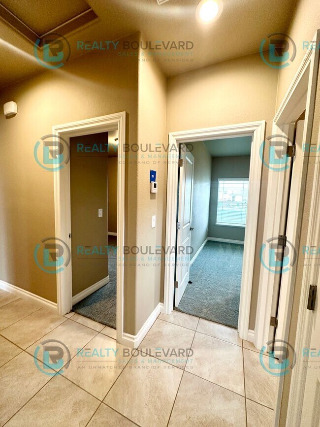 Building Photo - Beautiful 3 Bedroom located in Cold Springs!