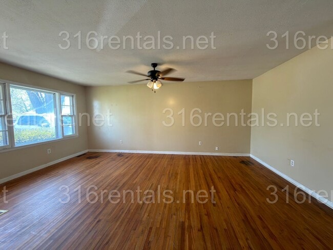 Building Photo - 520 Linda Ln