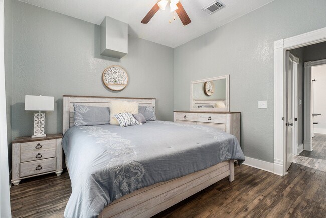 Building Photo - 2015 37th St