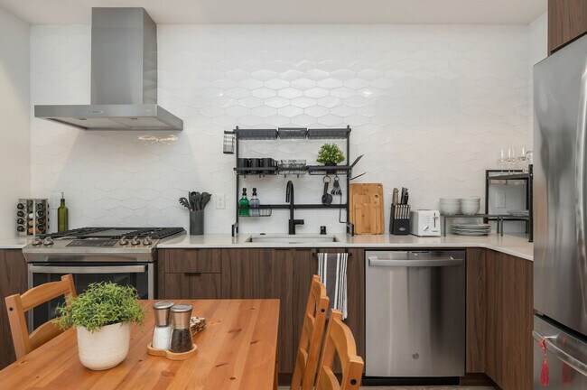 Building Photo - 6125 Sand Point Way NE