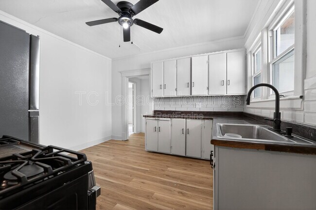 Building Photo - 2113 Goff Ave