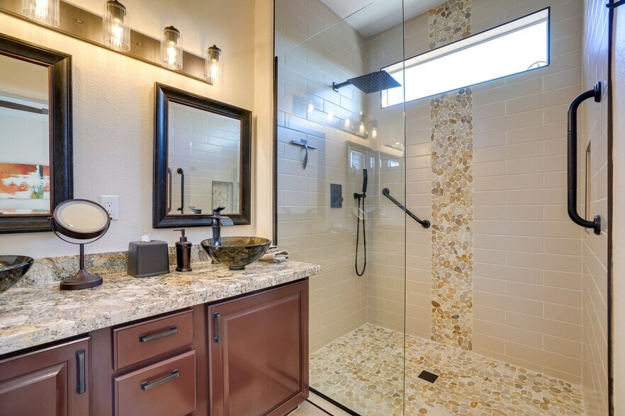 Building Photo - 15992 W Indigo Ln