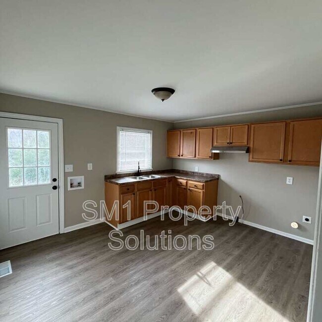 Building Photo - 702 Ross Ave