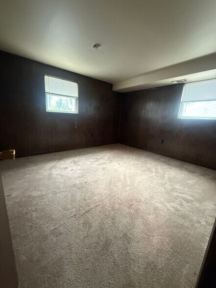 Building Photo - 537 Brandt Ave