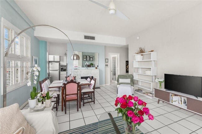 Building Photo - 2421 Lake Pancoast Dr