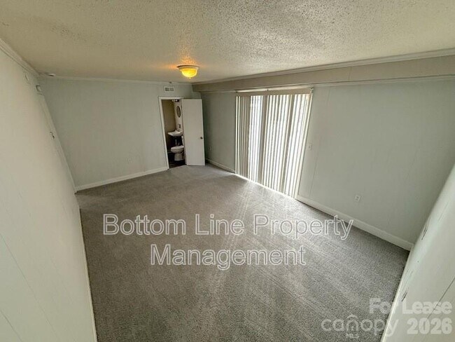 Building Photo - 907 Bannister Pl