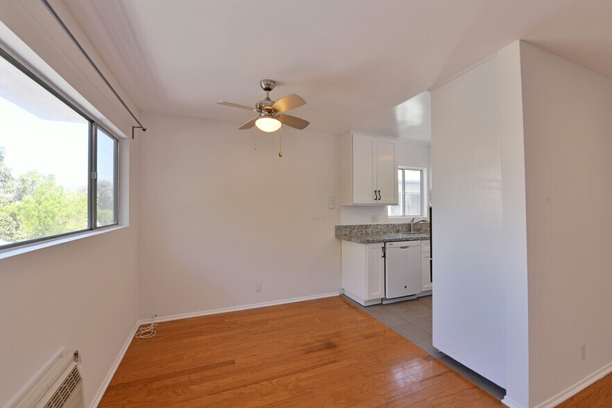 Building Photo - 1436 S Bedford St