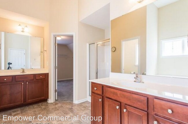 Building Photo - 4 br, 2.5 bath House - 807 Highgrove Drive