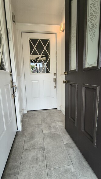 Entry to unit - 76 Atlantic St