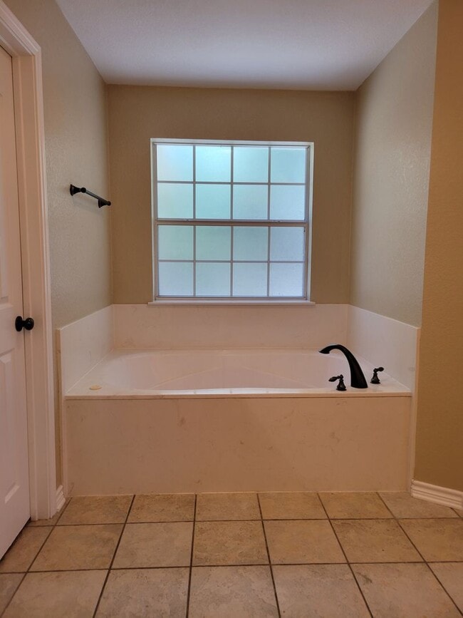 Building Photo - Huge 1/2 acre lot on cul de sac!  White Ro...